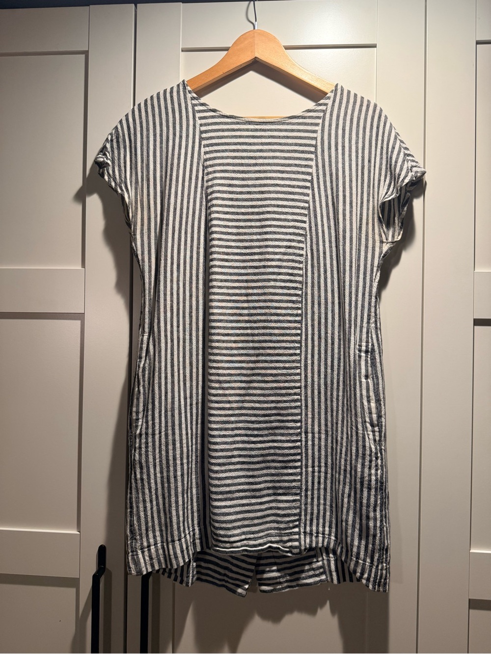 Madewell Striped Short-Sleeve Tunic Top in Gray and White
